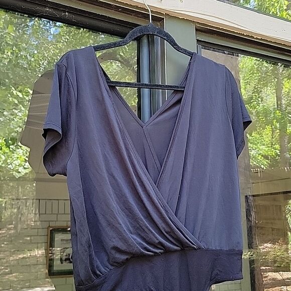 Open back short sleeve bodysuit - Picture 3 of 3